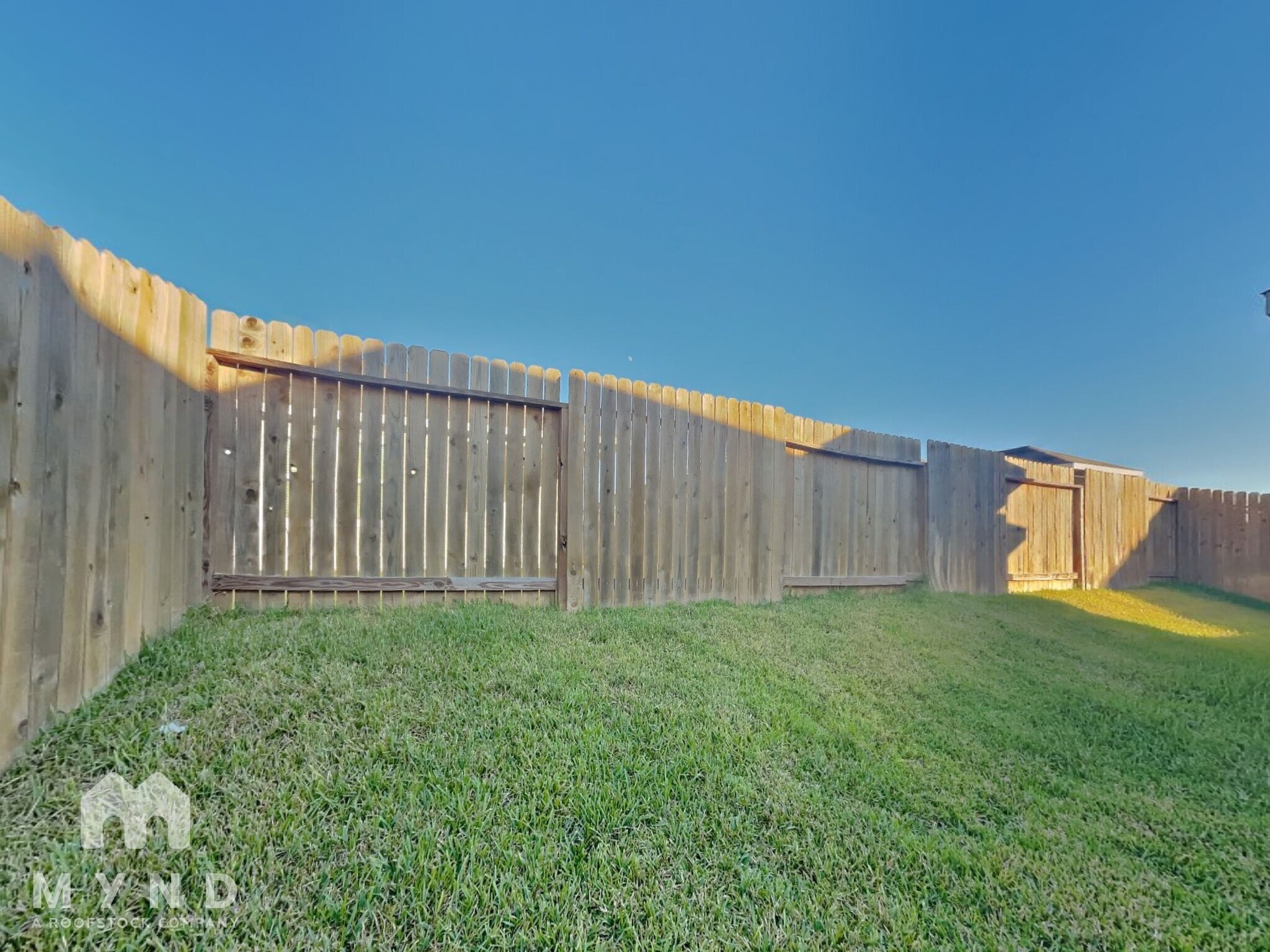 Building Photo - 15442 Maple Ter Dr