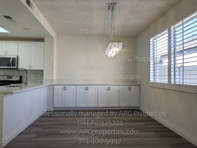 Building Photo - 3519 E Balmoral Dr