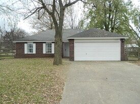 Building Photo - 1113 W South St