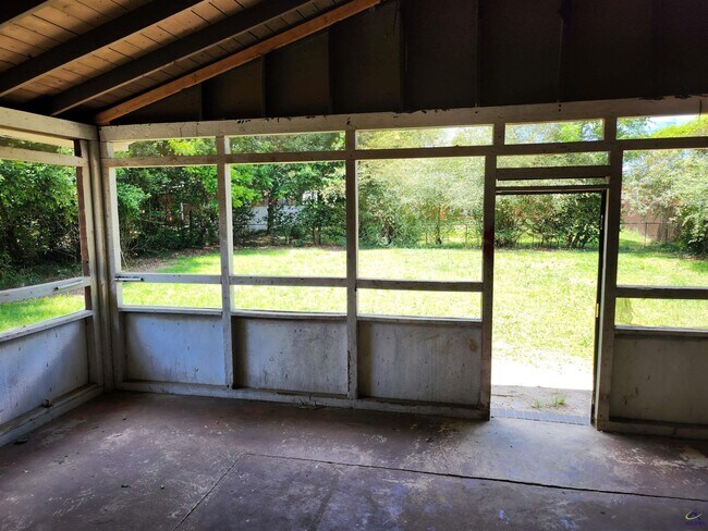Building Photo - 215 Palomino Ln