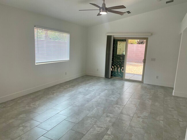 Building Photo - Fully Remodeled 3 bedroom Stallion Mountai...