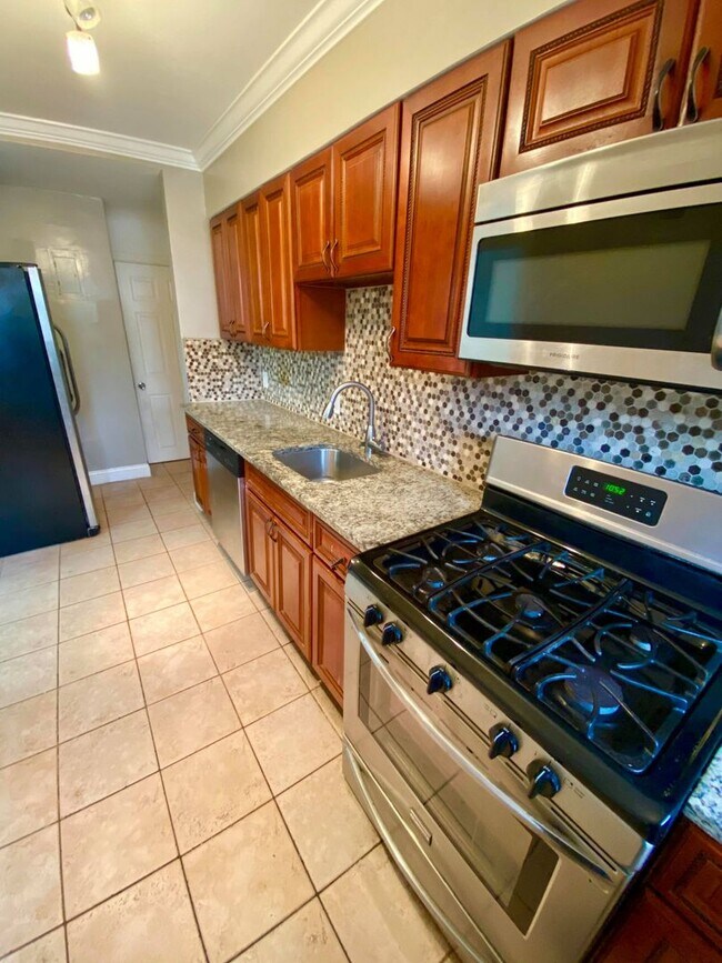 Building Photo - Charming 3BR/2BA Townhome in Stonewood, MD!