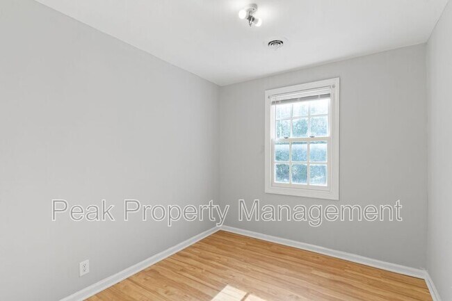 Building Photo - 115 S Holly Ave