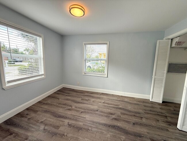 Building Photo - 27 NW 11th Ave