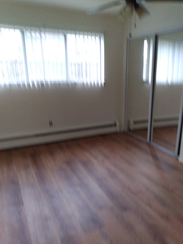 Building Photo - 2483 E Maple Rd