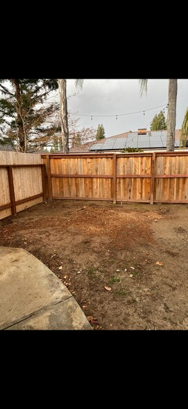 Building Photo - 1542 E Alluvial Ave