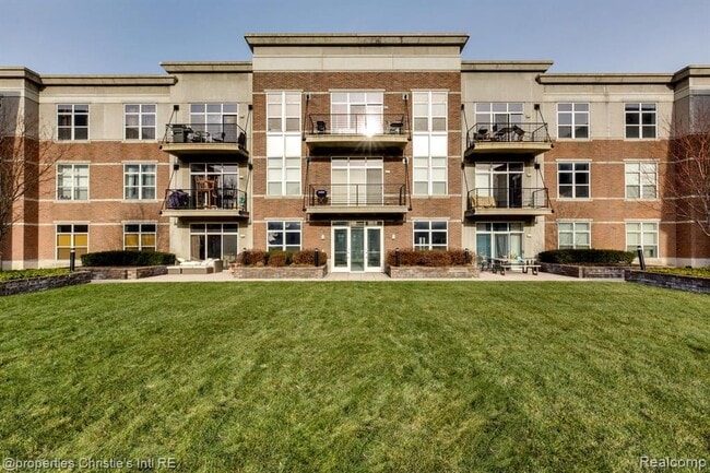 Building Photo - 66 Winder St
