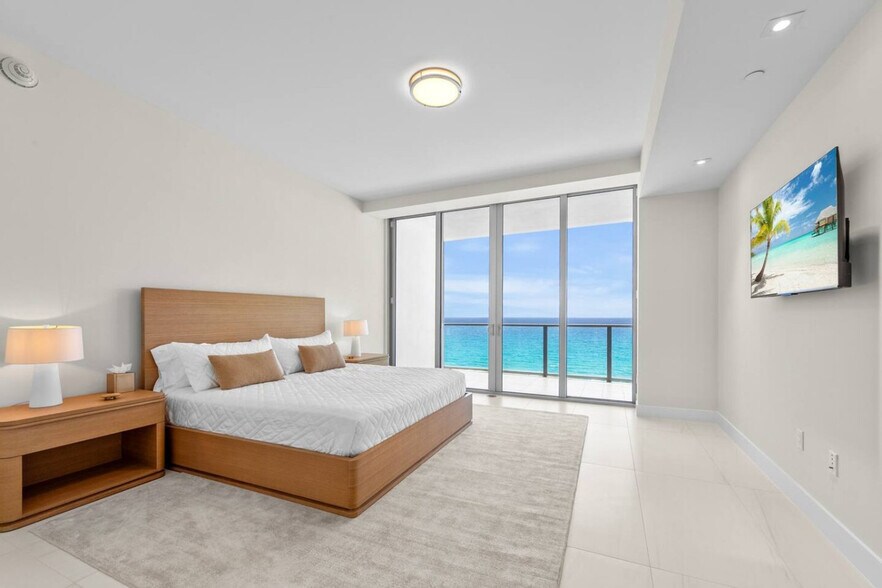 Building Photo - 3100 N Ocean Dr