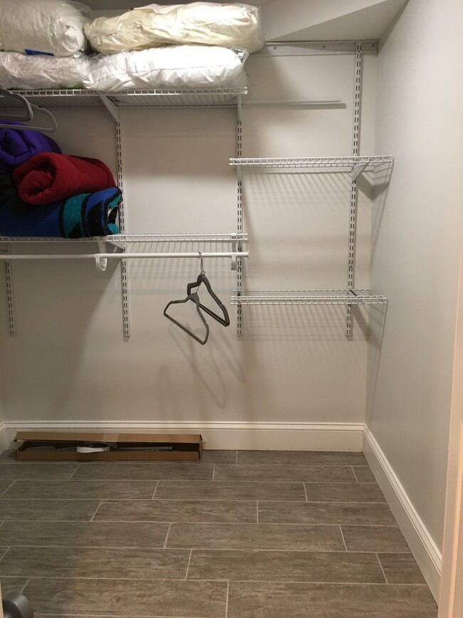 LARGE Walk-in closet - 6127 Winter Park Dr