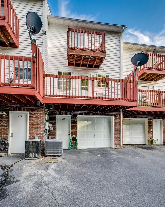 Building Photo - 3 bdrm/2 Bath Condo  Bristol, TN