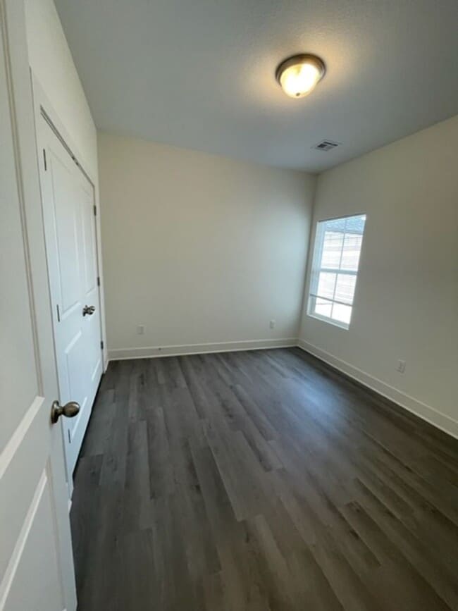 Building Photo - 5140/42 Chase Cir
