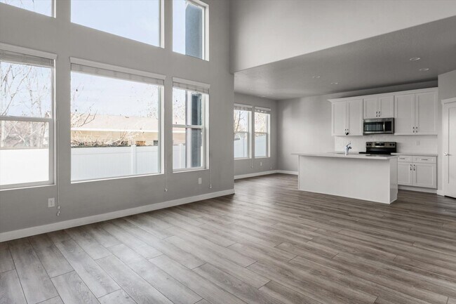 Building Photo - 721 E Zekes Ct