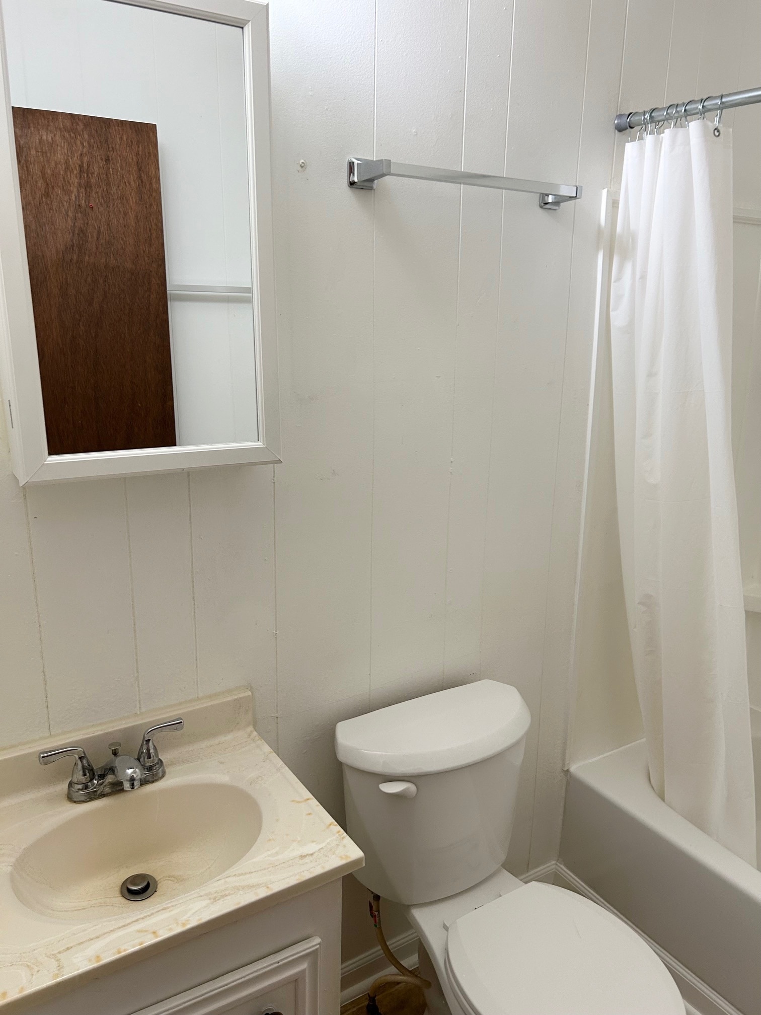 Full Bathroom - 251 E Broadway