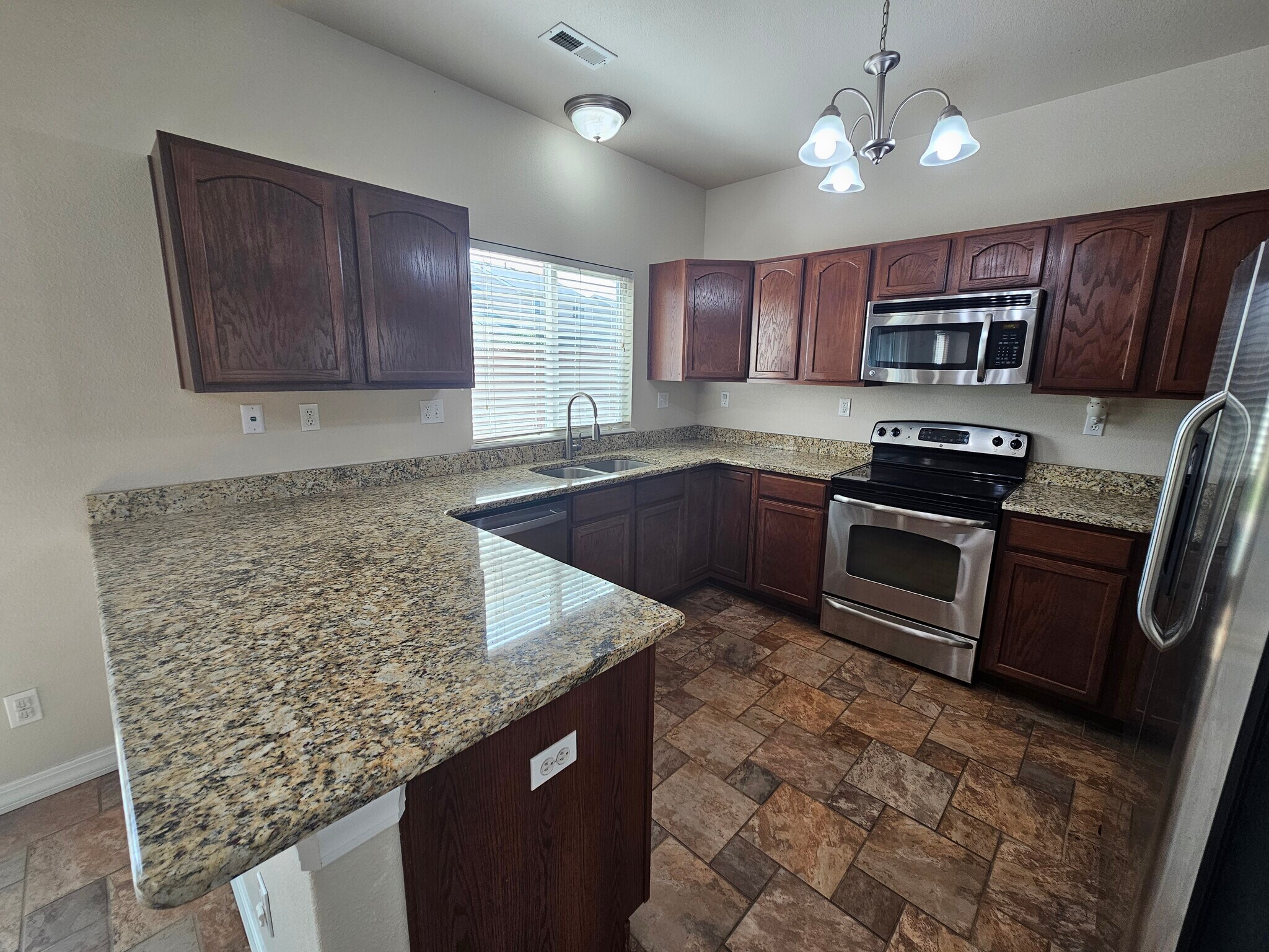 Building Photo - 2063 Velliquette Ln