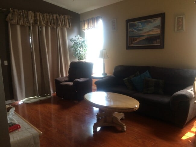 Building Photo - 2 Bed, 2 Bath Condo for Rent at River Oaks