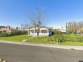 Building Photo - 1441 E Fulton St