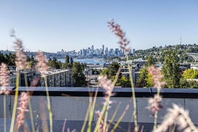 Building Photo - The Reed
