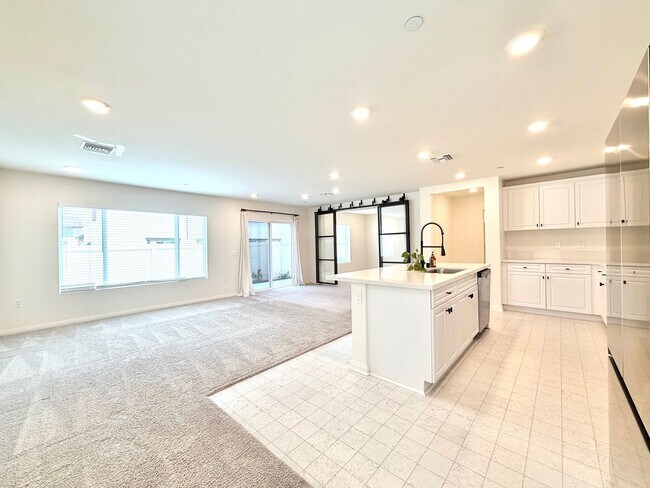 Building Photo - Move-In Ready 3 Bedroom 2.5 Bathroom Home with Loft, SOLAR & Modern Upgrades