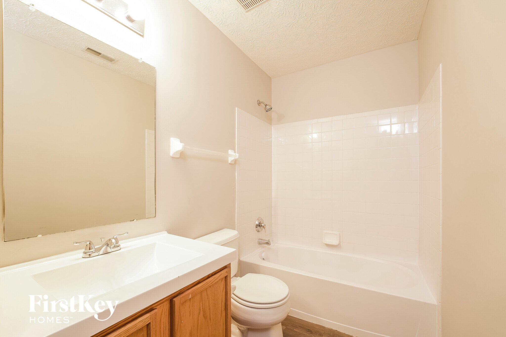 Building Photo - 8333 Mira St