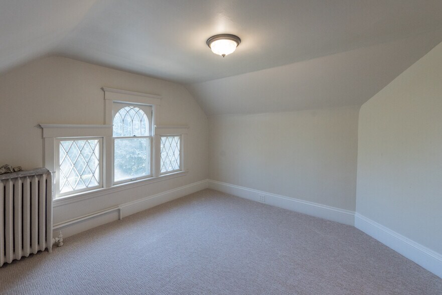 3rd floor bedroom 4: 11.10'x15.5' - 3204 Park Ave