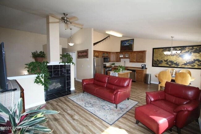 Building Photo - 3 Bedroom South Anchorage Townhouse!