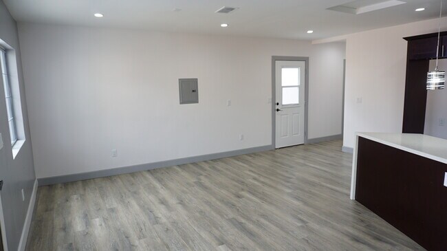 Building Photo - 10065 Arleta Ave