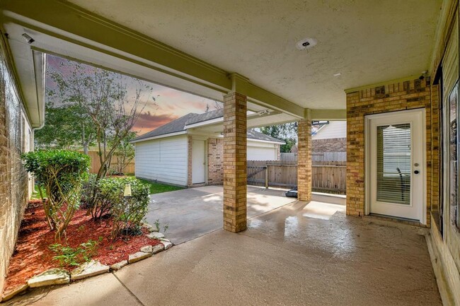 Building Photo - 3015 Newbrook Dr