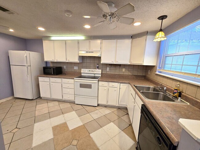 Building Photo - Rent Includes ALL utilities, yard maintenance and Wifi