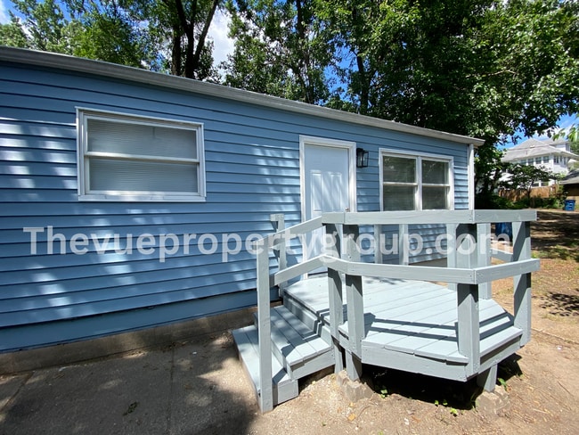 Primary Photo - DEPOSIT MOVES YOU IN! NO RENT UNTIL AUGUST...
