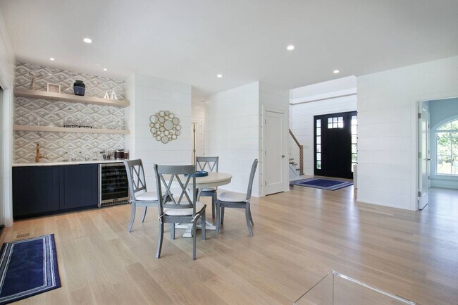 Building Photo - 12 S Elroy Dr