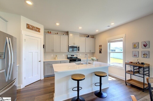 Building Photo - 542 Silverado Ave