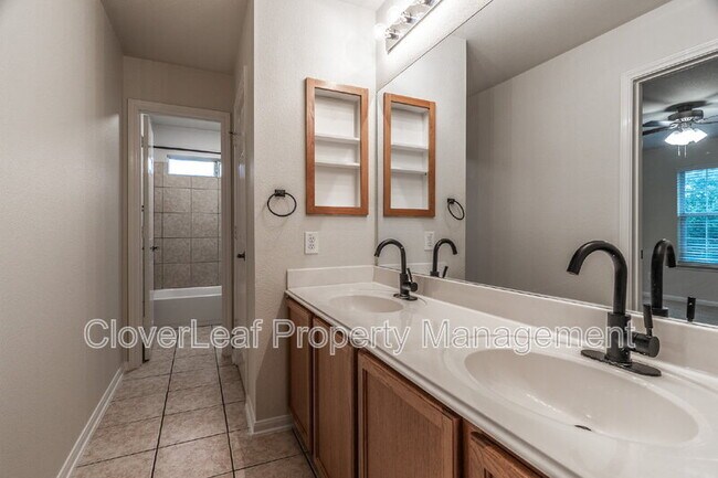 Building Photo - 123 Impala Cir