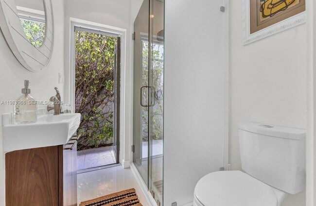 Building Photo - 1150 NE 91st St