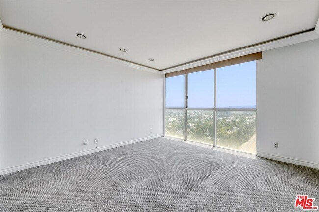 Building Photo - 2170 W Century Dr