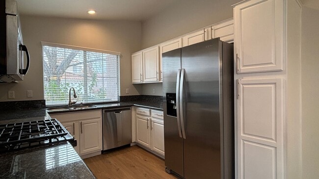 Building Photo - Single Story Summerlin Home with 3 Bedrooms! No Carpets. New Laminate Flooring. Cute backyard.