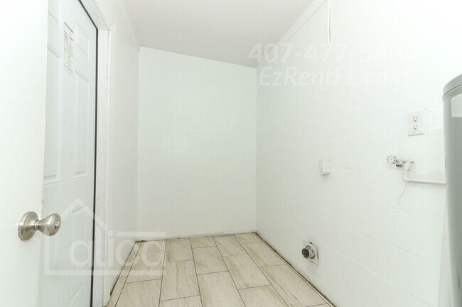 Building Photo - Completely Remodeled 3/1 in Orlando with C...