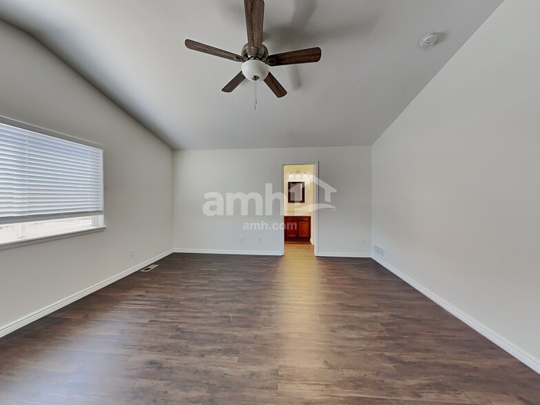 Building Photo - 2496 Sierra Springs Dr