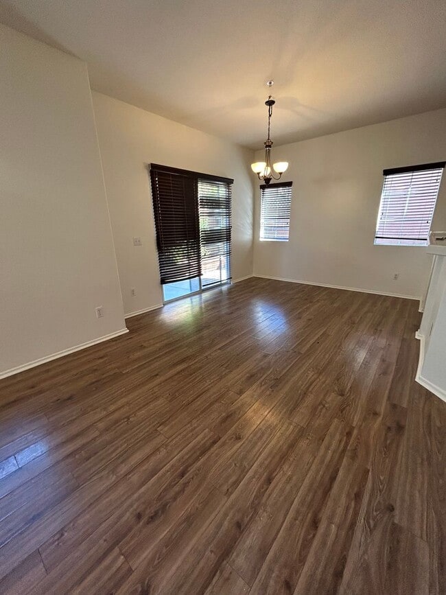 Building Photo - Cute, Clean and Cozy 3 Bedroom Condo w/Att...