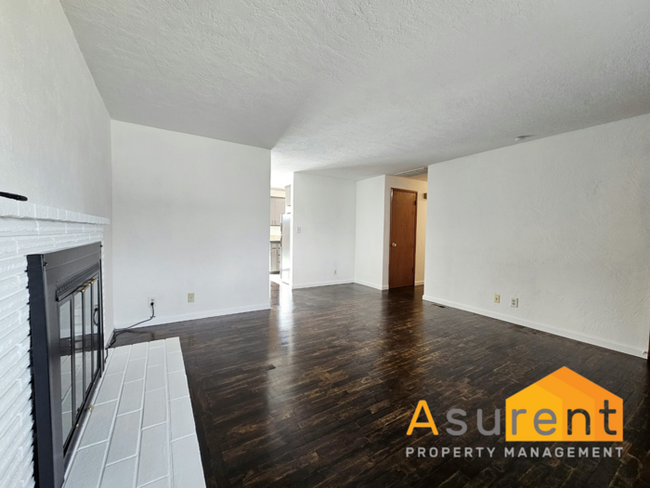 Building Photo - Newly Remodeled 3 Bedroom- 2 Full Bathroom...