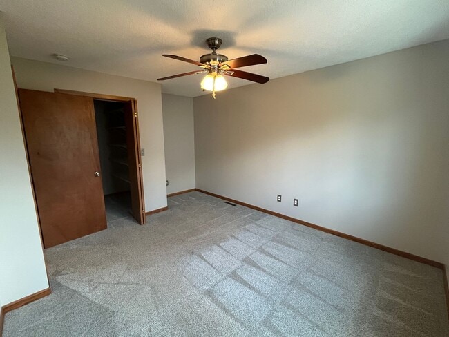 Building Photo - Beautifully Updated 4-Bed Home in Prime NW Location!