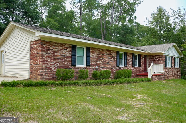 Building Photo - 307 Pinewood Dr