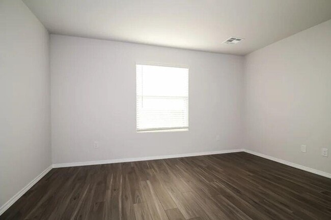 Building Photo - 2408 Rosewood Ln