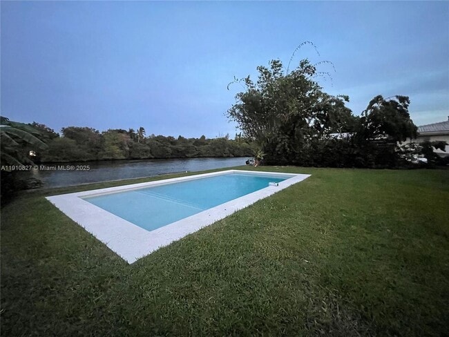 Building Photo - 317 N 31st Ave