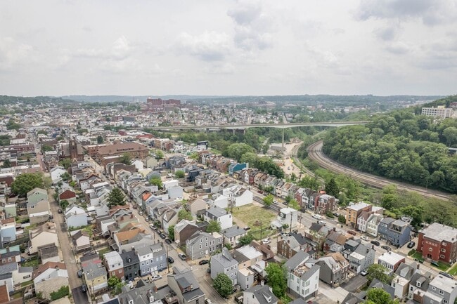 Building Photo - 346 39th St