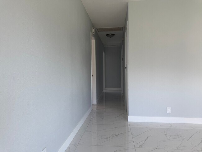 Building Photo - 2516 Fernley Dr