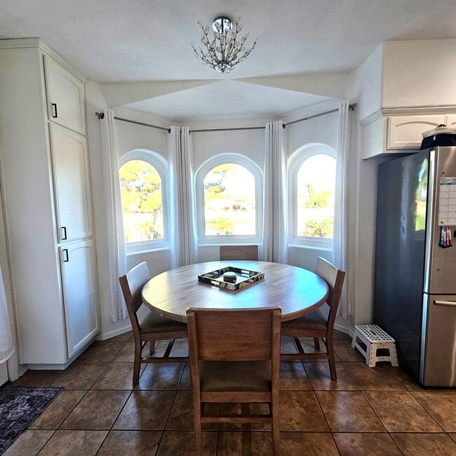 Building Photo - Golf Course Rental Property!