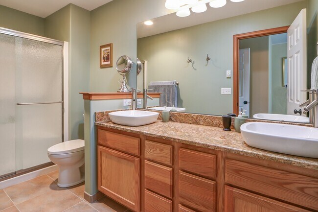 Building Photo - in town Kingston 3 bedroom townhome now available