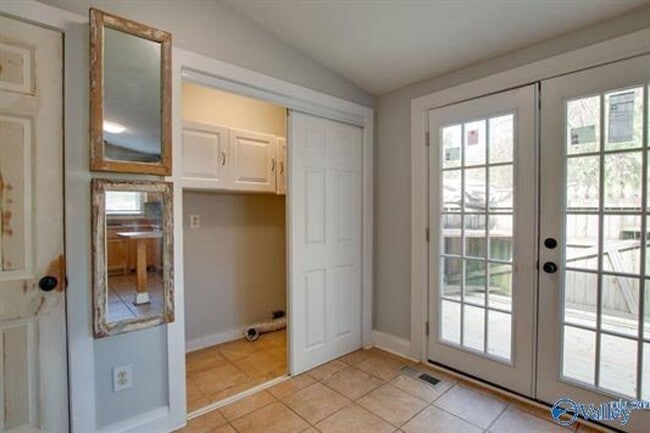 Building Photo - 1313 Wells Ave SE