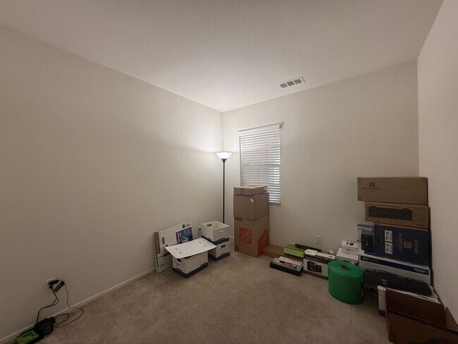 Building Photo - West Palmdale 3 Bedroom Home