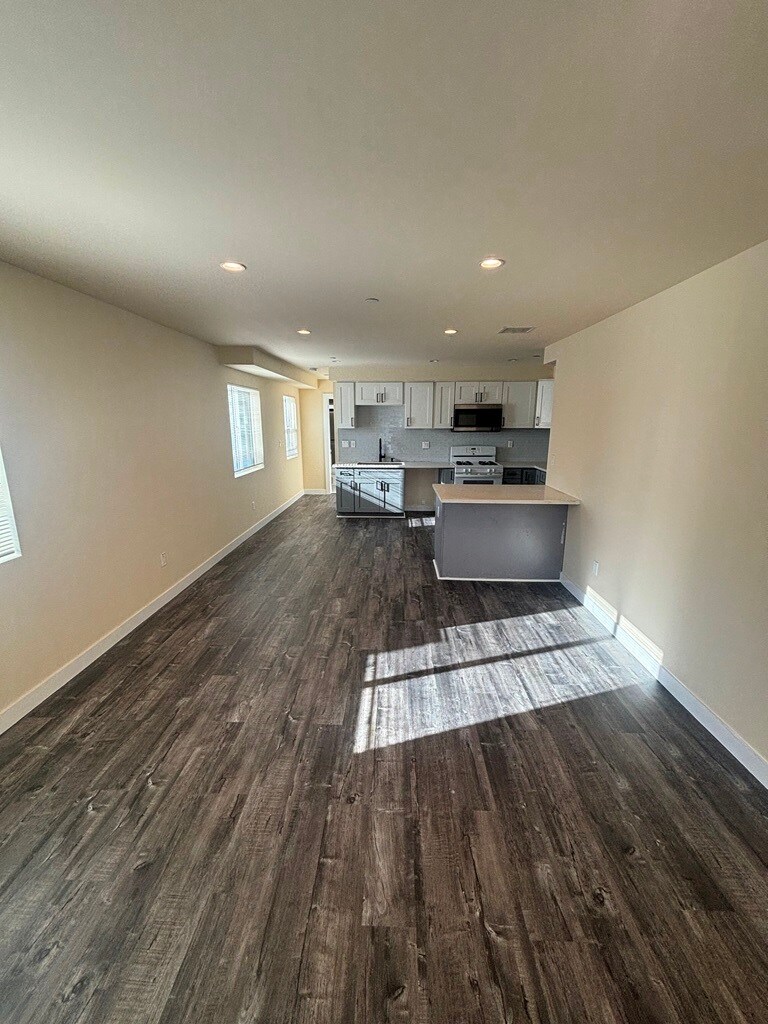 Building Photo - 1651 W 85th St